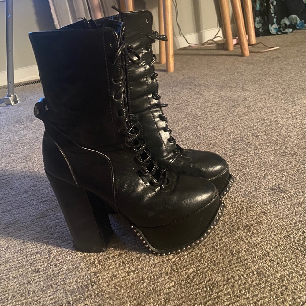 Chunky heels